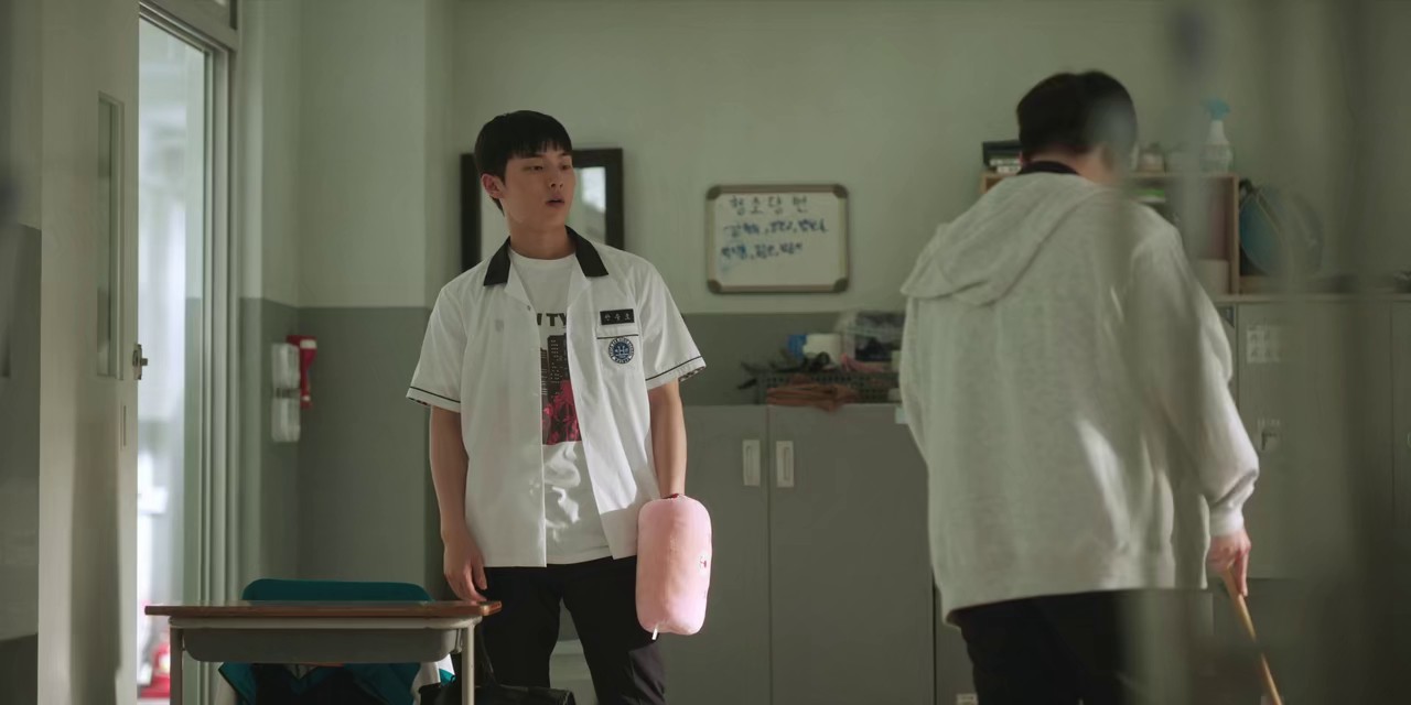 Weak Hero 2022 WEBRip S01 Hindi + English 720p x265 HEVC HE-AAC 2.0 ESub B4uHD.mkv.0000